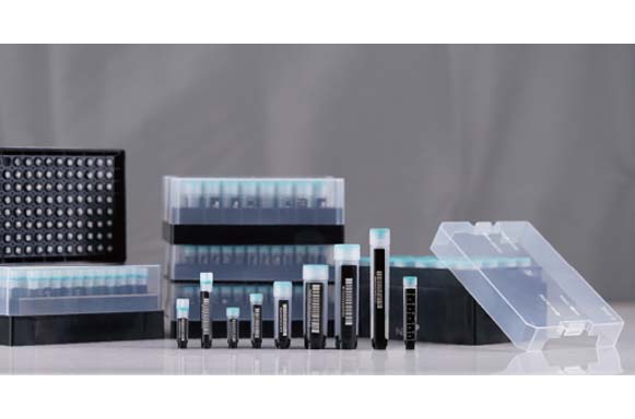 3コードクライオバイアルチューブ 2.0mL アウターキャップ 自立型 ラック(12x8) 滅菌